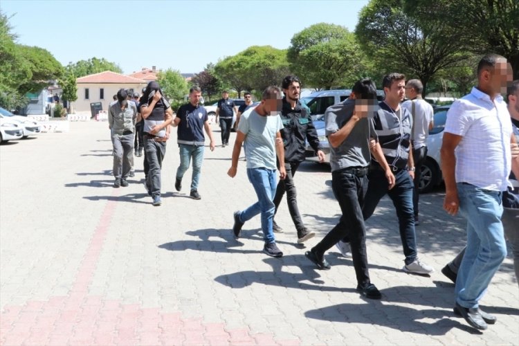 3 ilde d&uuml;zenlenen uyuşturucu operasyonunda 32 ş&uuml;pheli yakalandı