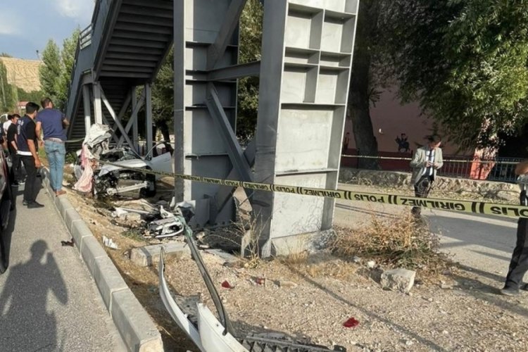 Malatya'da otomobil &uuml;st ge&ccedil;idin ayağına &ccedil;arparak takla: 2 &ouml;l&uuml;