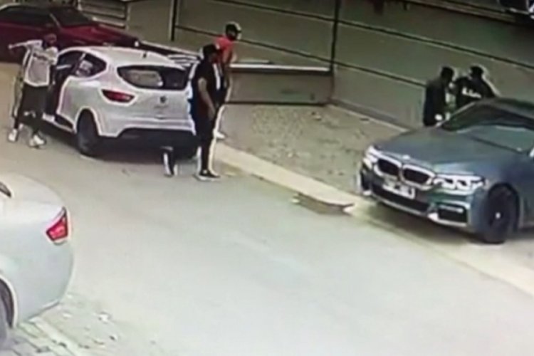 Bursa'da kardeşleri silah zoruyla ka&ccedil;ırdılar!