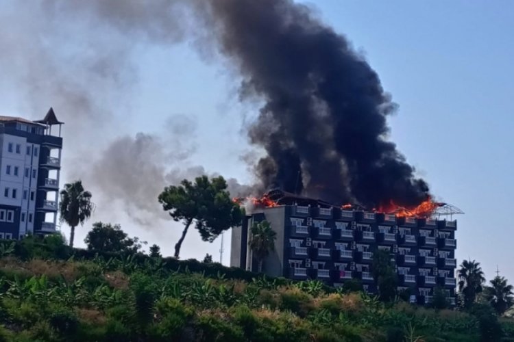 Antalya'da korkutan otel yangını