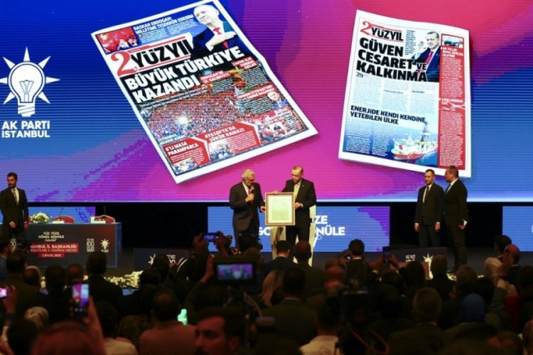 Kabaktepe'den, Cumhurbaşkanı Erdoğan'a '2. Y&uuml;zyıl Gazetesi' hediyesi