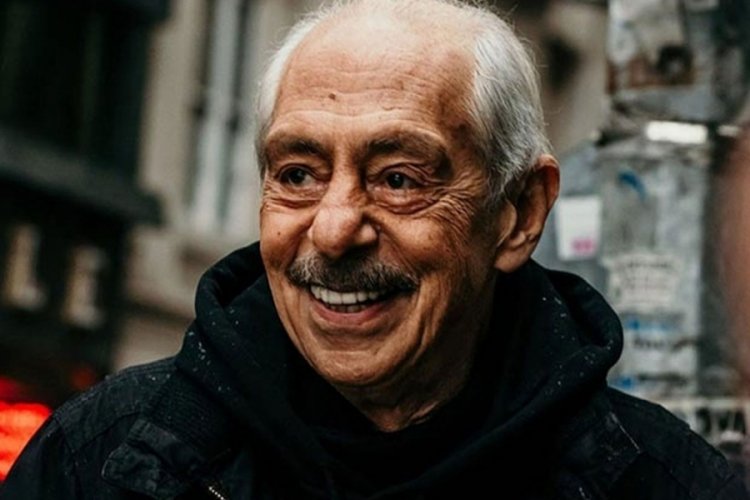Usta oyuncu Genco Erkal sahnede rahatsızlandı apar topar hastaneye kaldırıldı