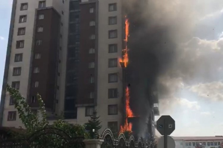 Sivas'ta 12 katlı apartmanda yangın &ccedil;ıktı