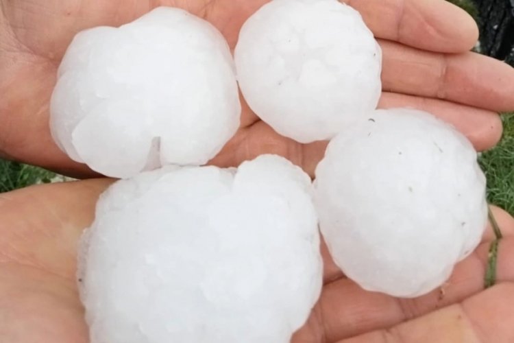Portakal b&uuml;y&uuml;kl&uuml;ğ&uuml;nde Kastamonu'da dolu yağdı