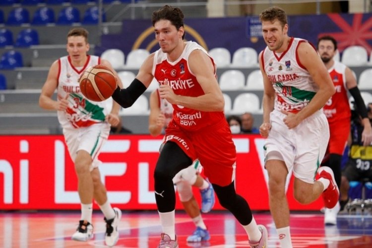 12 Dev Adam, EuroBasket'te 2'de 2 yaptı!