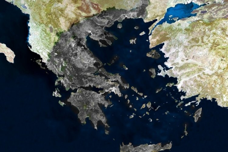 Yunanistan'da yer yerinden oynadı! Manşetler değişti