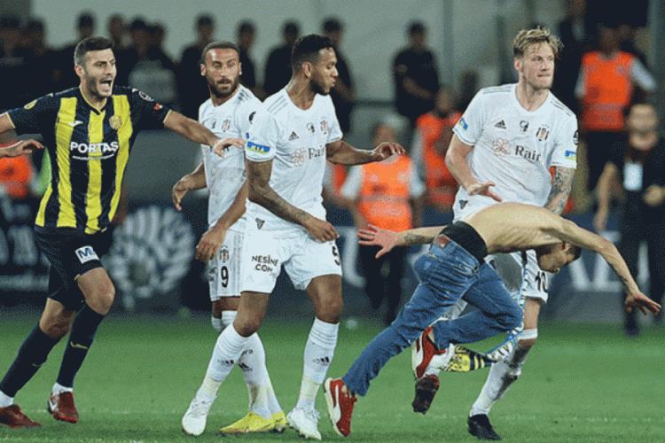 Beşiktaş'ın forvet oyuncusu Wout Weghorst sitem etti