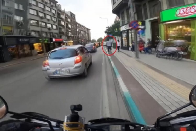 Bursa'da motorcudan yolcuya destek