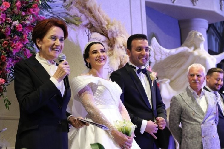 Kılı&ccedil;daroğlu ile Akşener nikah şahidi oldu