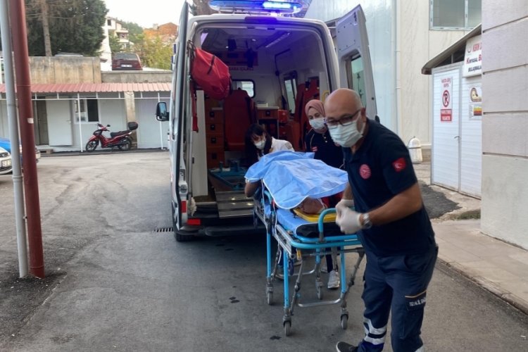 K&uuml;tahya'da 1,5 tonluk vin&ccedil; iş&ccedil;ilerin &uuml;zerine d&uuml;şt&uuml;: 1 &ouml;l&uuml;, 3 yaralı