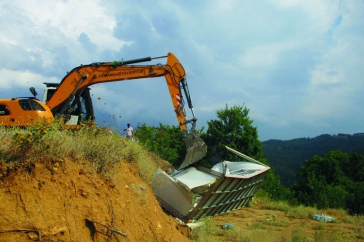 Bursa'da ka&ccedil;ak olarak inşa edildiği belirlenen 5 ruhsatsız yapı yıkıldı
