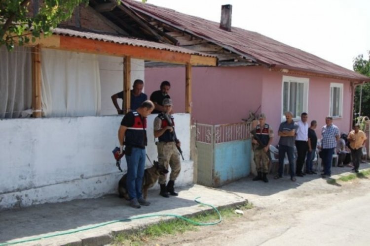 Amasya'da birlikte yaşadığı kadını ve oğlunu &ouml;ld&uuml;rd&uuml;