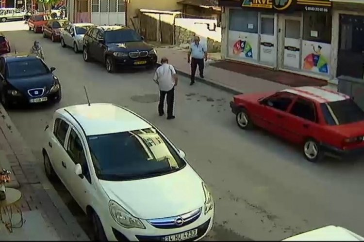 Karaman'daki husumetlilerin silahlı bı&ccedil;aklı kavgasının g&ouml;r&uuml;nt&uuml;leri ortaya &ccedil;ıktı