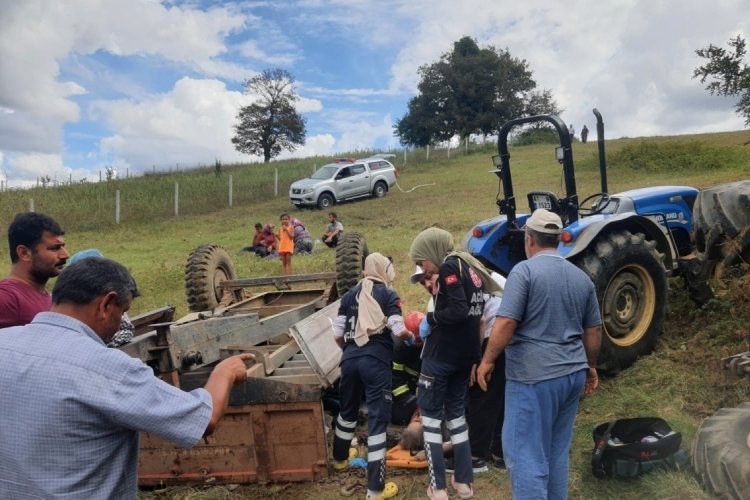 Kocaeli'nde trakt&ouml;r devrildi: 1 &ouml;l&uuml;, 2 yaralı