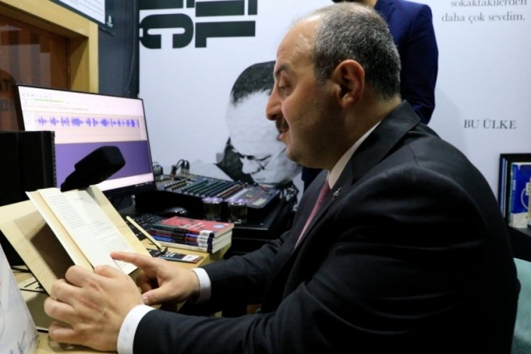 Bakan Varank kitap seslendirdi