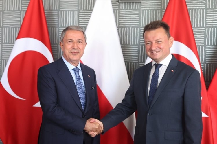 Milli Savunma Bakanı Akar, Polonyalı mevkidaşı Blaszczak ile bir araya geldi