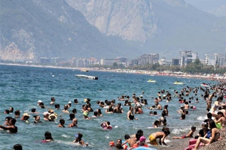 Turizmde y&uuml;zler g&uuml;l&uuml;yor