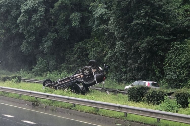 Rize'de kamyonet devrildi, 2 kişi yaralandı