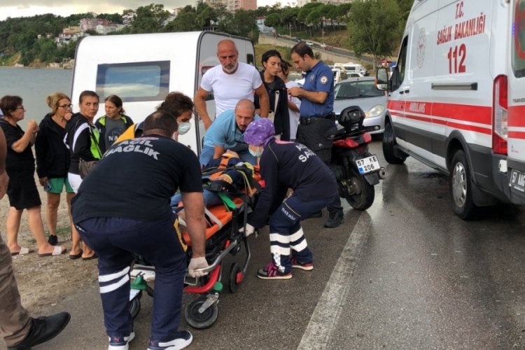 Kazanın b&ouml;ylesi! Yol kenarında beklerken...