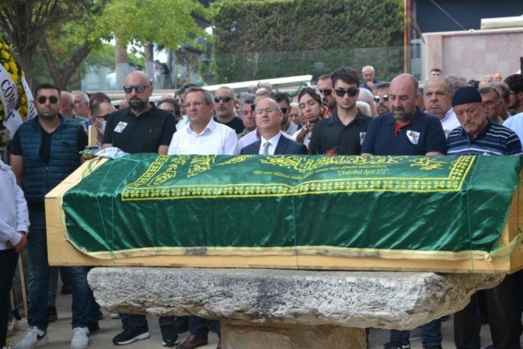 &nbsp;Ayvalık'ta Bay Nihat'a h&uuml;z&uuml;nl&uuml; veda