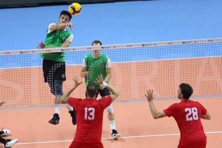 Bursa BŞB'den voleybolda g&uuml;zel prova