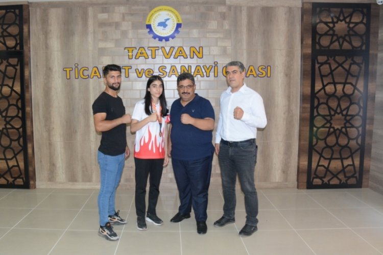 Bitlisli sporcudan d&uuml;nya &uuml;&ccedil;&uuml;nc&uuml;l&uuml;ğ&uuml;