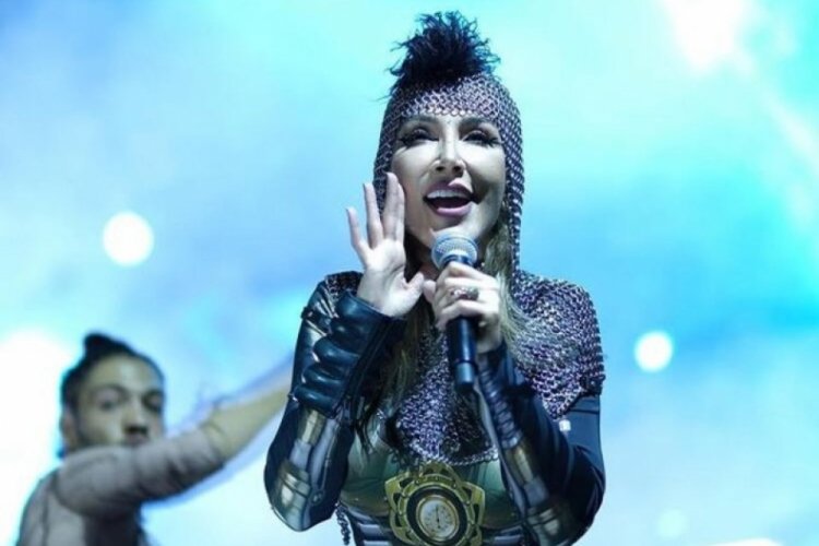 Gladyat&ouml;r Hande Yener
