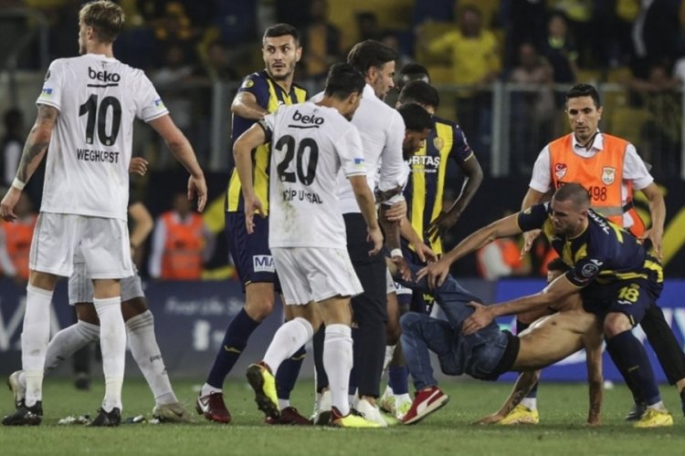 Beşiktaşlı futbolculara saldıran kişi i&ccedil;in istenen ceza belli oldu