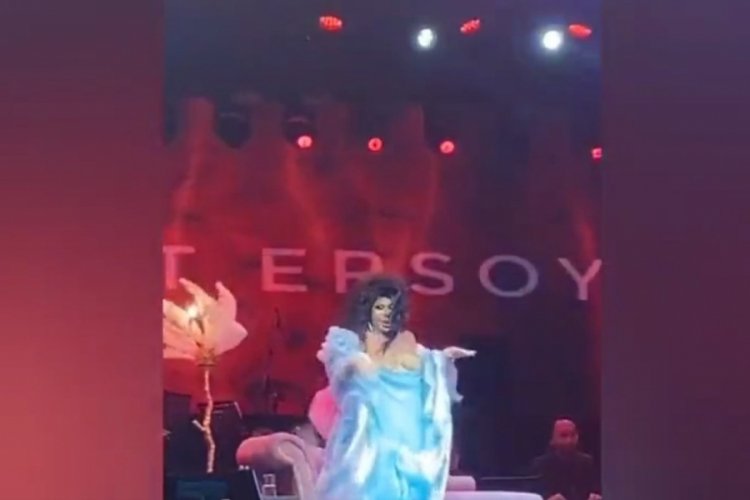 B&uuml;lent Ersoy'un sahnede g&ouml;ğ&uuml;sleri a&ccedil;ıldı