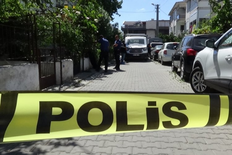 Balıkesir'de kamyonetin altında kalan kadın hayatını kaybetti