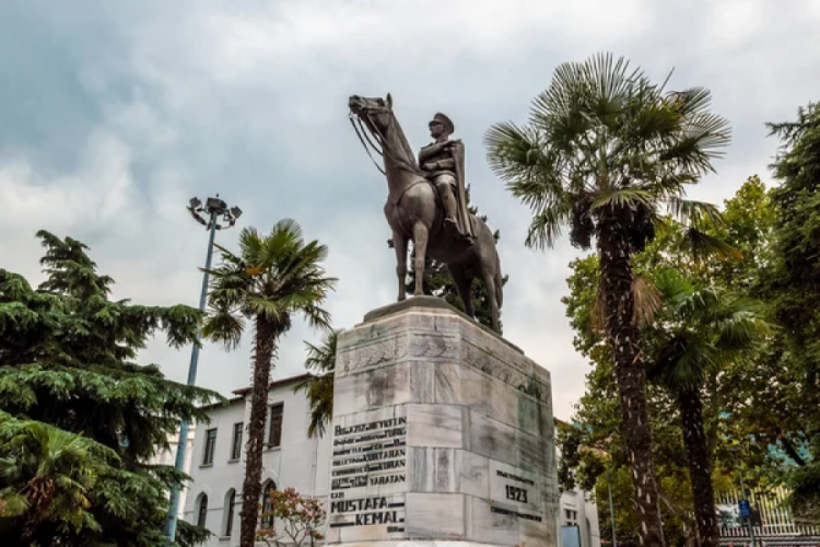 Soğuk hava ve sağanak yağış ne kadar s&uuml;recek? Bursa'da bug&uuml;n hava nasıl olacak?