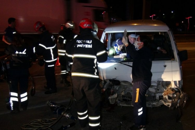 Kocaeli'ndeki kazada yolcunun bacağı koptu