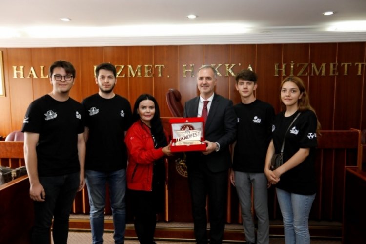 Bursa İneg&ouml;l Belediye Başkanı Taban, TEKNOFEST şampiyonlarıyla buluştu