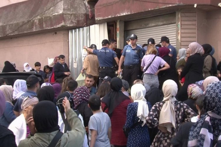 İndirim yapan mağazada izdiham: "Bu bir insanlık su&ccedil;udur"