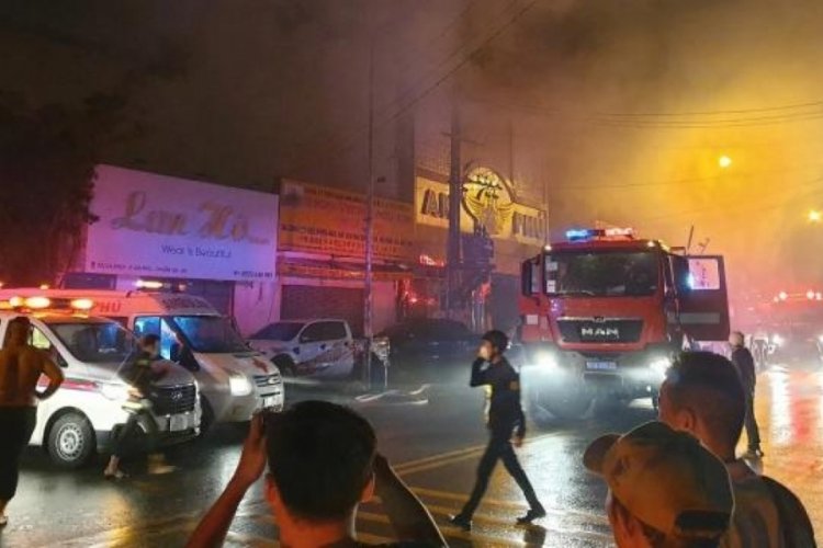 Karaoke barda &ccedil;ıkan yangında 32 kişi &ouml;ld&uuml;