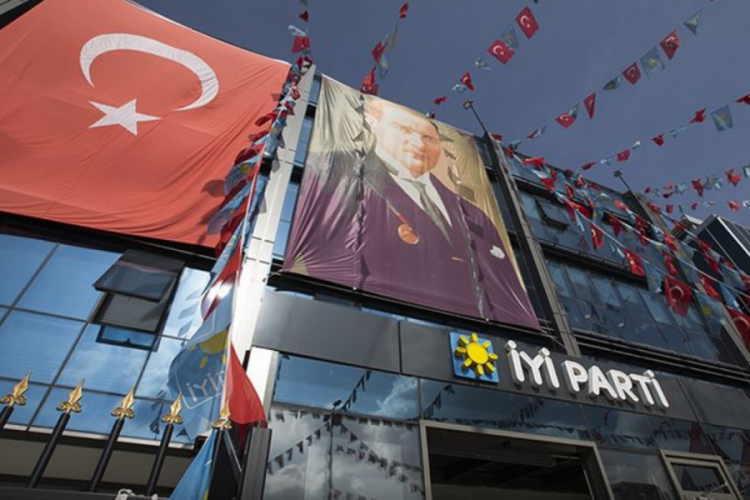 İYİ Parti'de şoke eden istifa!