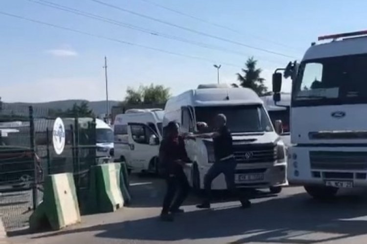 Bursa'daki yol verme kavgası ringleri aratmadı