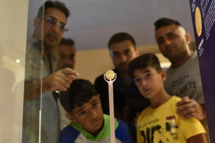 Bin yıllık 'sikke'yi g&ouml;rmek i&ccedil;in m&uuml;zeye akın ediyorlar