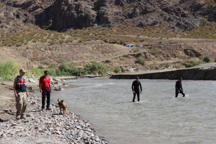Erzurum'da Olur &Ccedil;ayı'nda kaybolan kişiyi arama &ccedil;alışmaları devam ediyor
