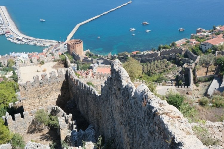 Antalya'daki Alanya Kalesi surları restore ediliyor