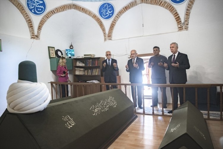 Kılı&ccedil;daroğlu, Mansur Yavaş ile Tapduk Emre T&uuml;rbesi'ni ziyaret etti