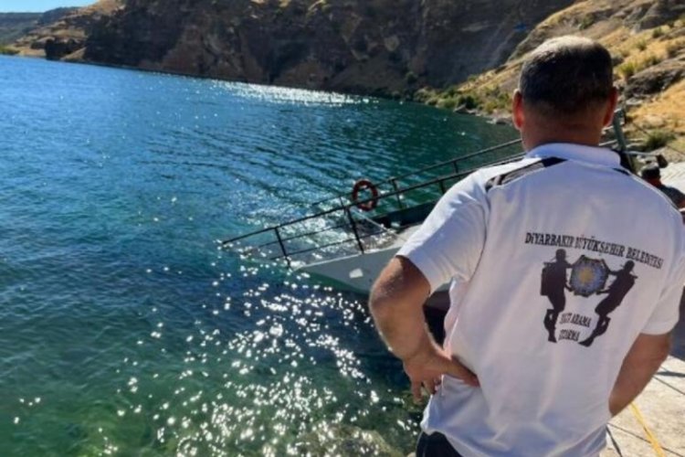 Diyarbakır'da feribot battı