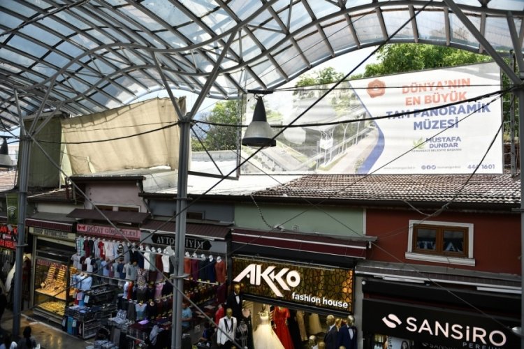 Bursa'nın tarihi &ccedil;arşılarına Osmangazi eli değdi: &Ccedil;atının yanları da kapanıyor