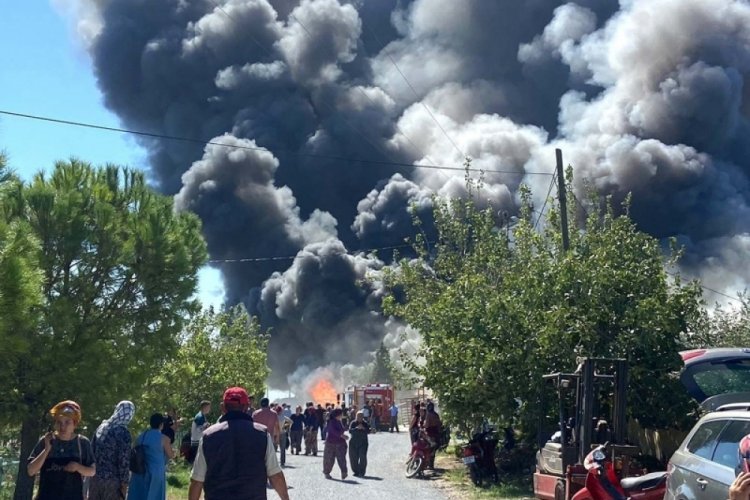 Manisa'da fabrikada yangın