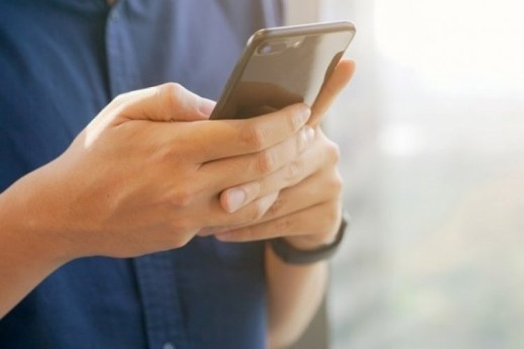 Uzun s&uuml;re cep telefonu kullanımı boyun d&uuml;zleşmesine neden oluyor