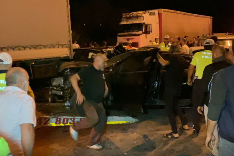&nbsp;Yola akan yakıt, facia getirdi: 23 ara&ccedil; birbirine girdi!
