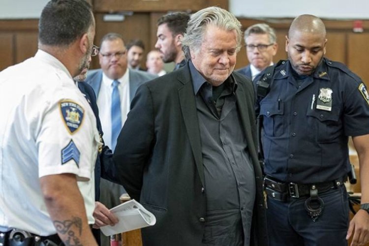 Trump'ın eski danışmanı Steve Bannon, New York'ta teslim oldu
