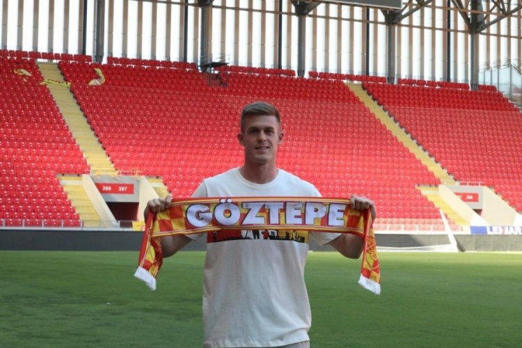 Transferin son g&uuml;n&uuml;nde G&ouml;ztepe'de imza şovu