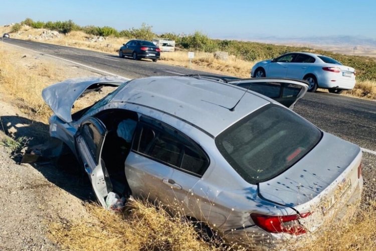 Siirt'te takla atan otomobilde: 1 kişi &ouml;ld&uuml;, 1 kişi yaralandı