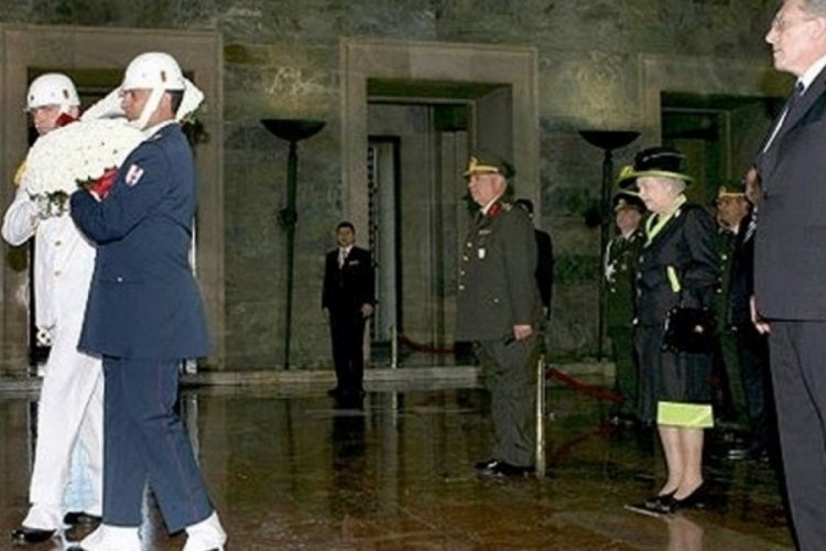 Krali&ccedil;e Elizabeth: Atat&uuml;rk'&uuml;n bu kadar yakışıklı olduğunu ilk defa g&ouml;r&uuml;yorum